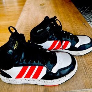 Adidas high top boys sneaker size 2 1/2